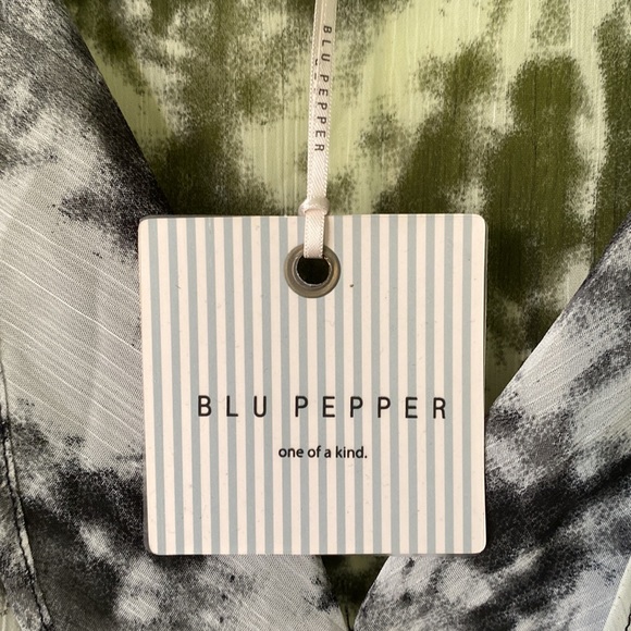 Women’s ruffled high-low blouse - Picture 7 of 10